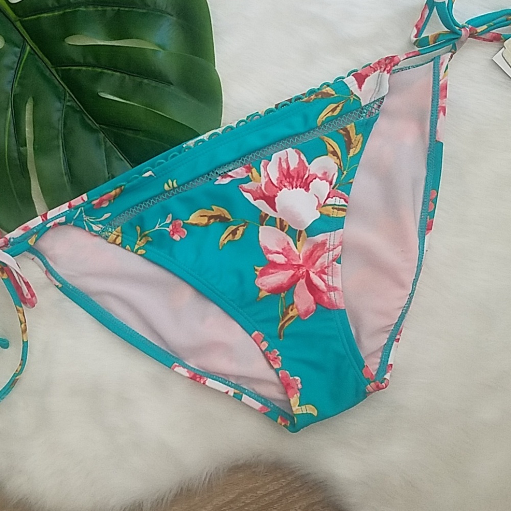 3 for $20 Gianni Bini Bikini Bottoms Size Large